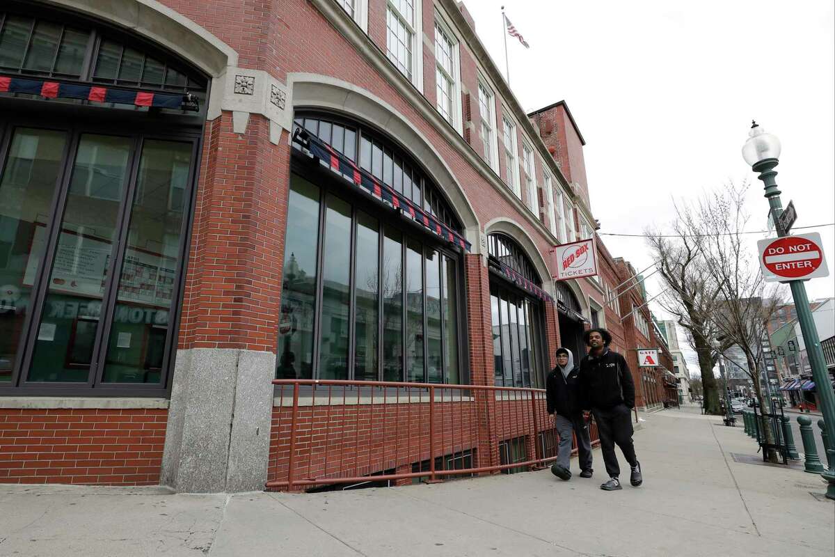 Red Sox fans take homeless fan out to the ballgame with their