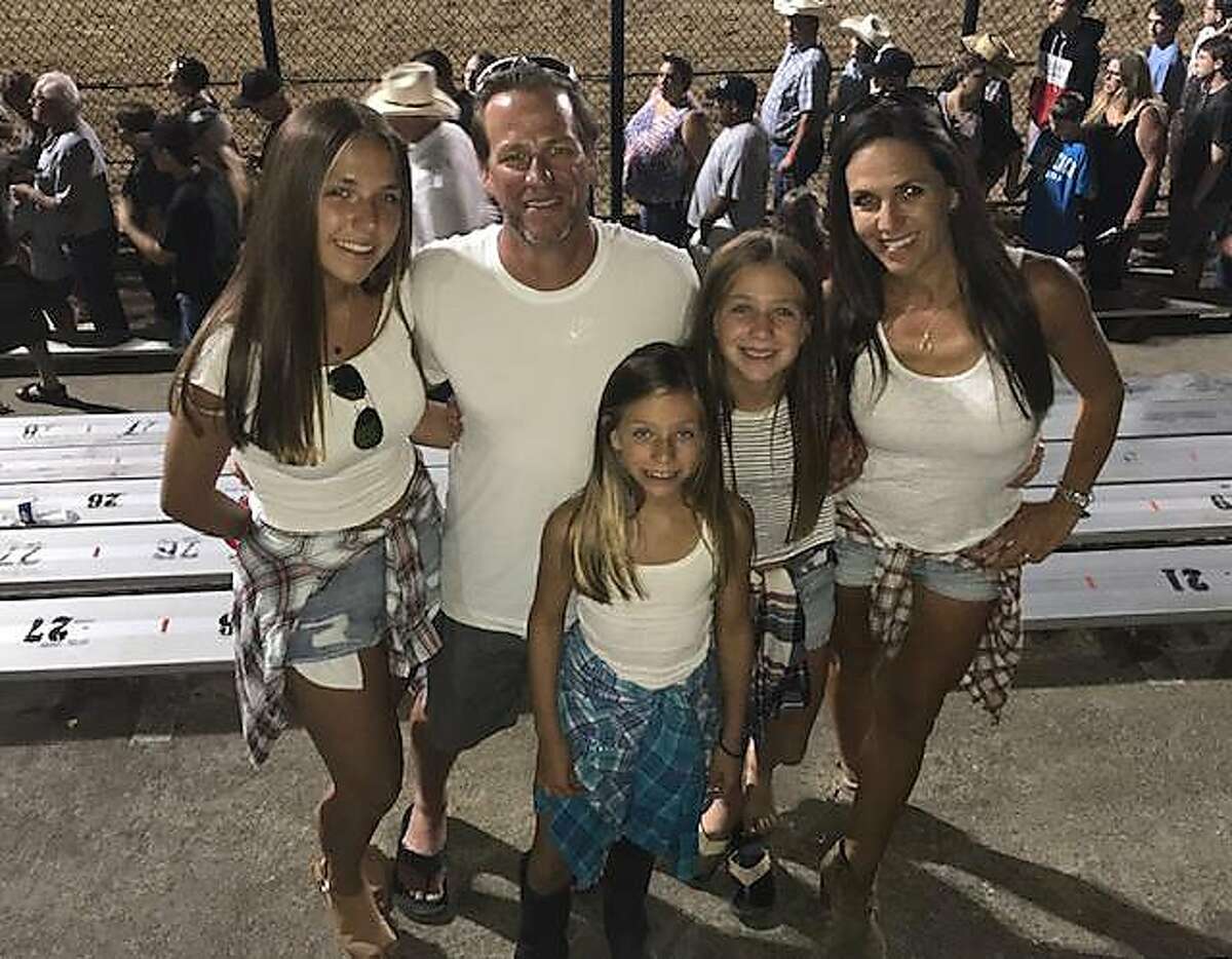 A队西海岸球探主管斯科特·基德，他的妻子吉娜和他的三个女儿