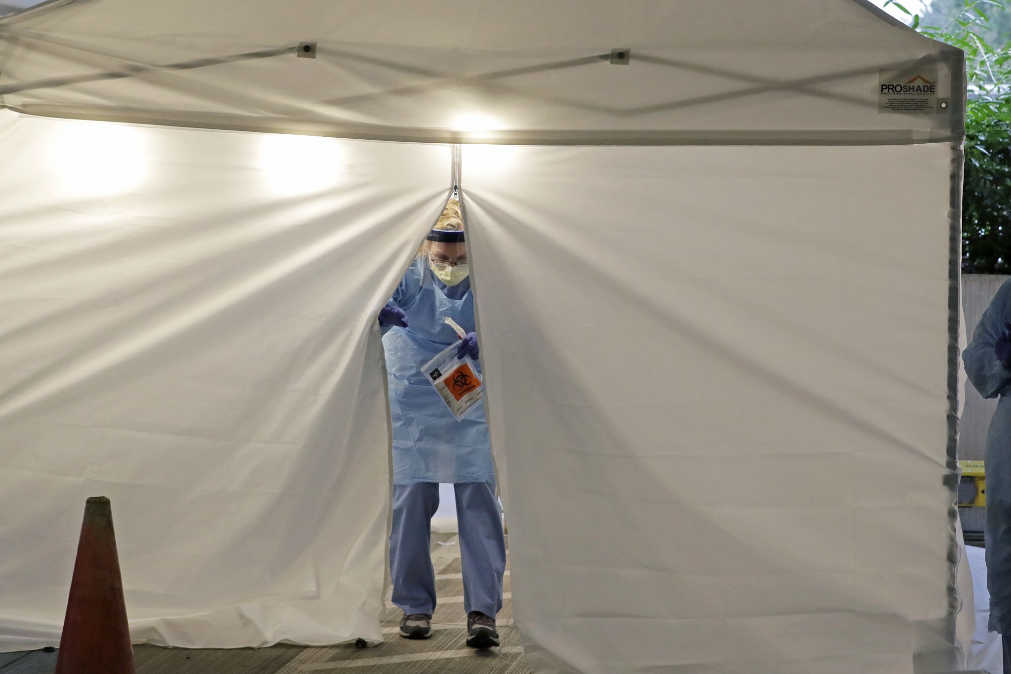 UW doctors clamor for better contract as they fight on the COVID-19 front  lines