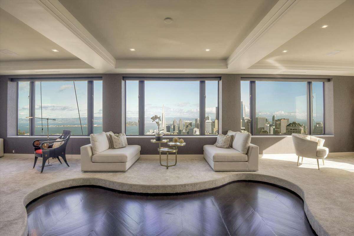 This 2-story Nob Hill penthouse at 1250 Jones is for rent.