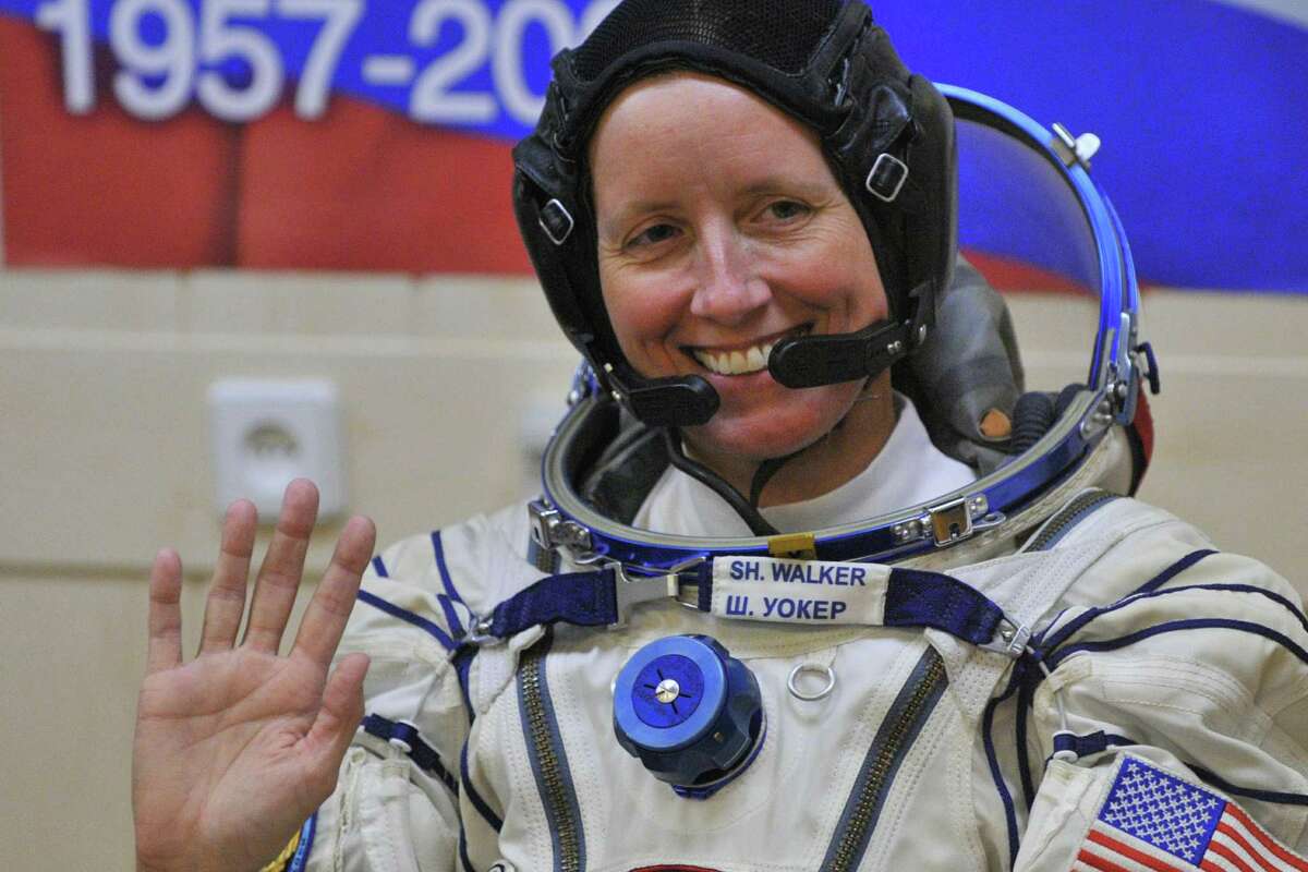 Houston-born astronaut Shannon Walker to ride on SpaceX Crew Dragon to ...