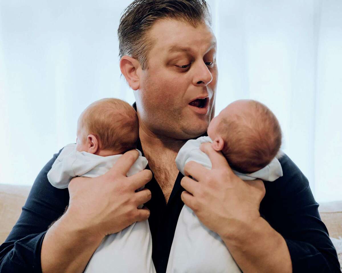 Chris Tillett with his 5-month-old twin sons before he contracted coronavirus.