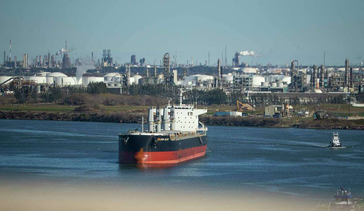 Although the Houston Ship Channel needs dredging, the authors note, plans call for pollution-causing deisel equipment.
