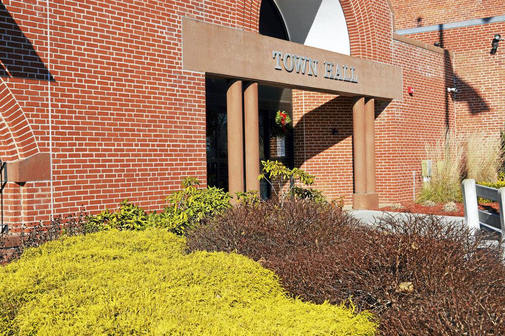 Cromwell officials get 'behind the numbers' look as budget season launches - Vimarsana News