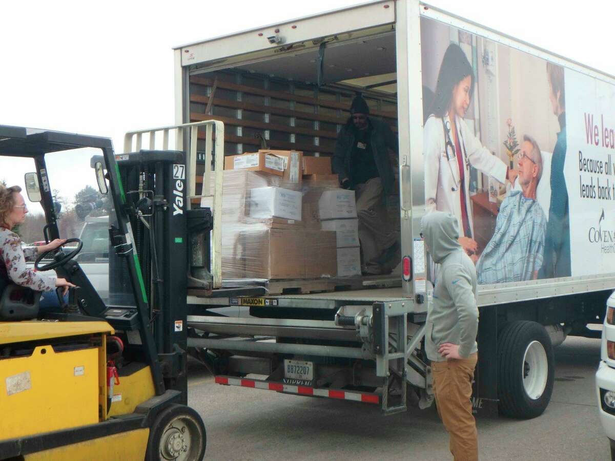 Hemlock Semiconductor donates 15,000 PPE items to Covenant HealthCare