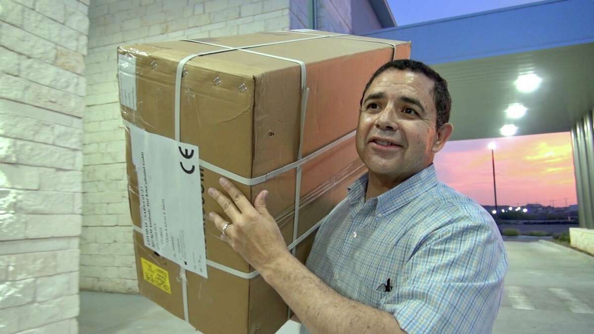 Rep. Henry Cuellar oversaw 20,000 COVID-19 testing kits to Clear Choice ER on Tuesday. 