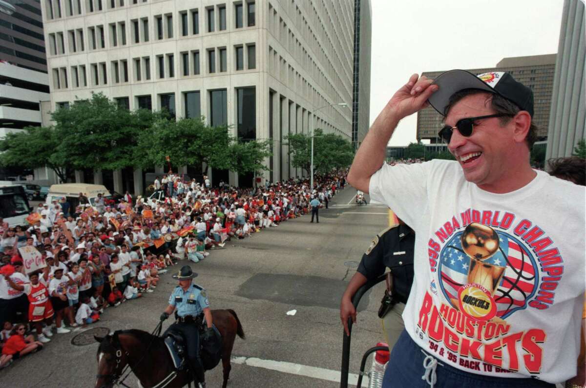 Rudy Tomjanovich, in the parade to celebrate Houston’s second NBA title, is only coach with two NBA titles and an Olympic gold not in the Naismith Basketball Hall of Fame.