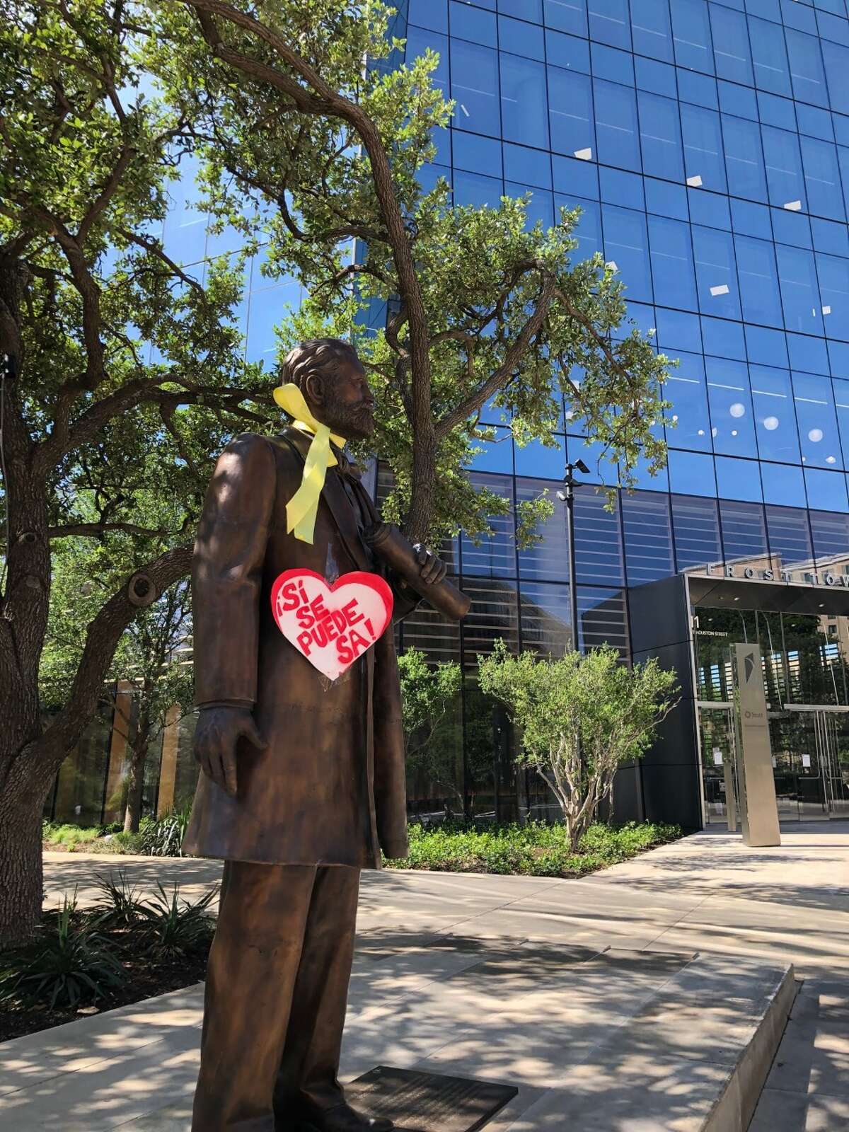 Quiet downtown San Antonio sprinkled with 'Sí Se Puede ...
