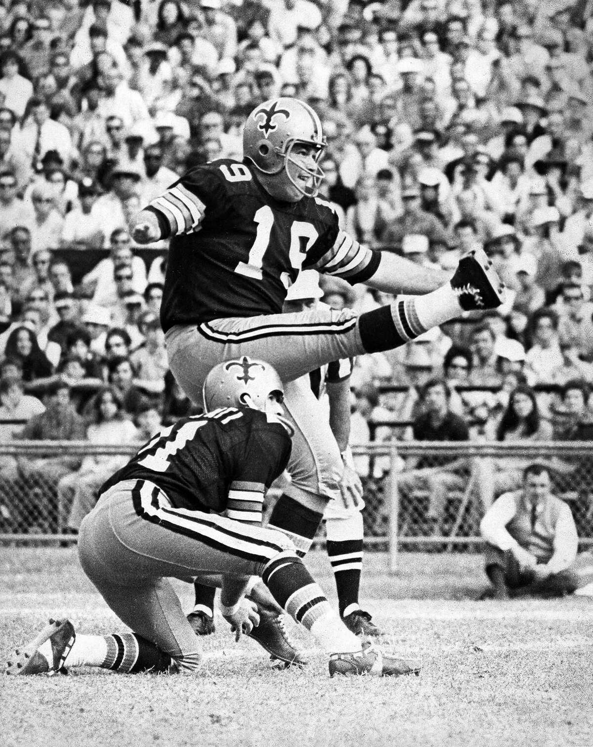 ExNFL kicker Tom Dempsey dies from coronavirus complications, family says