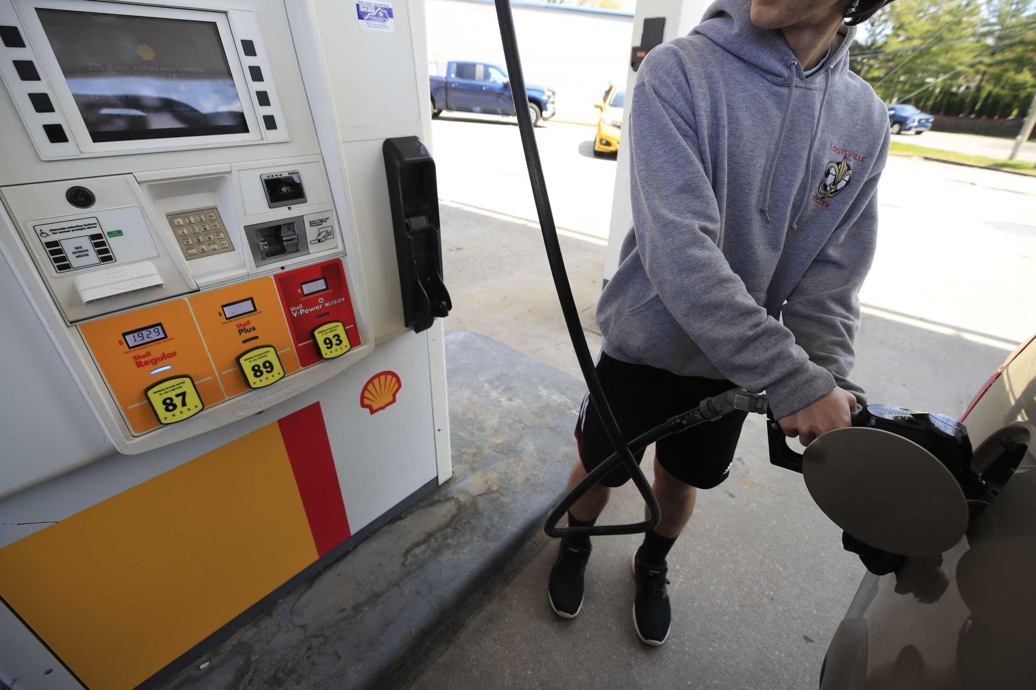 CT gas prices falling; now at 2.08 a gallon