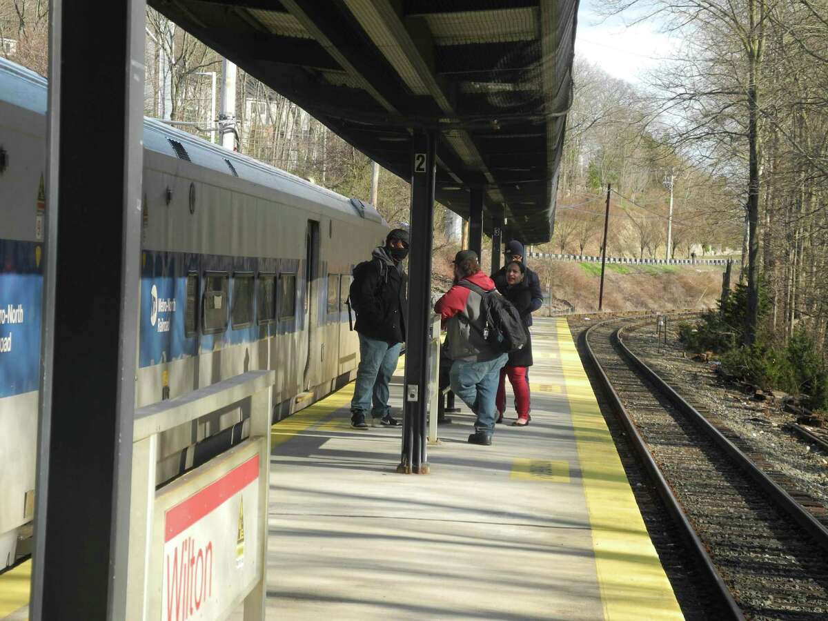 A federal grant will allow the Western Connecticut Council of Governments to spearhead a study on how to fund improvements along Metro-North's Danbury and New Canaan branch lines.