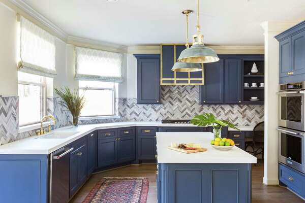Blue Palette Adds A Little Magic To Bachelor S Kitchen In
