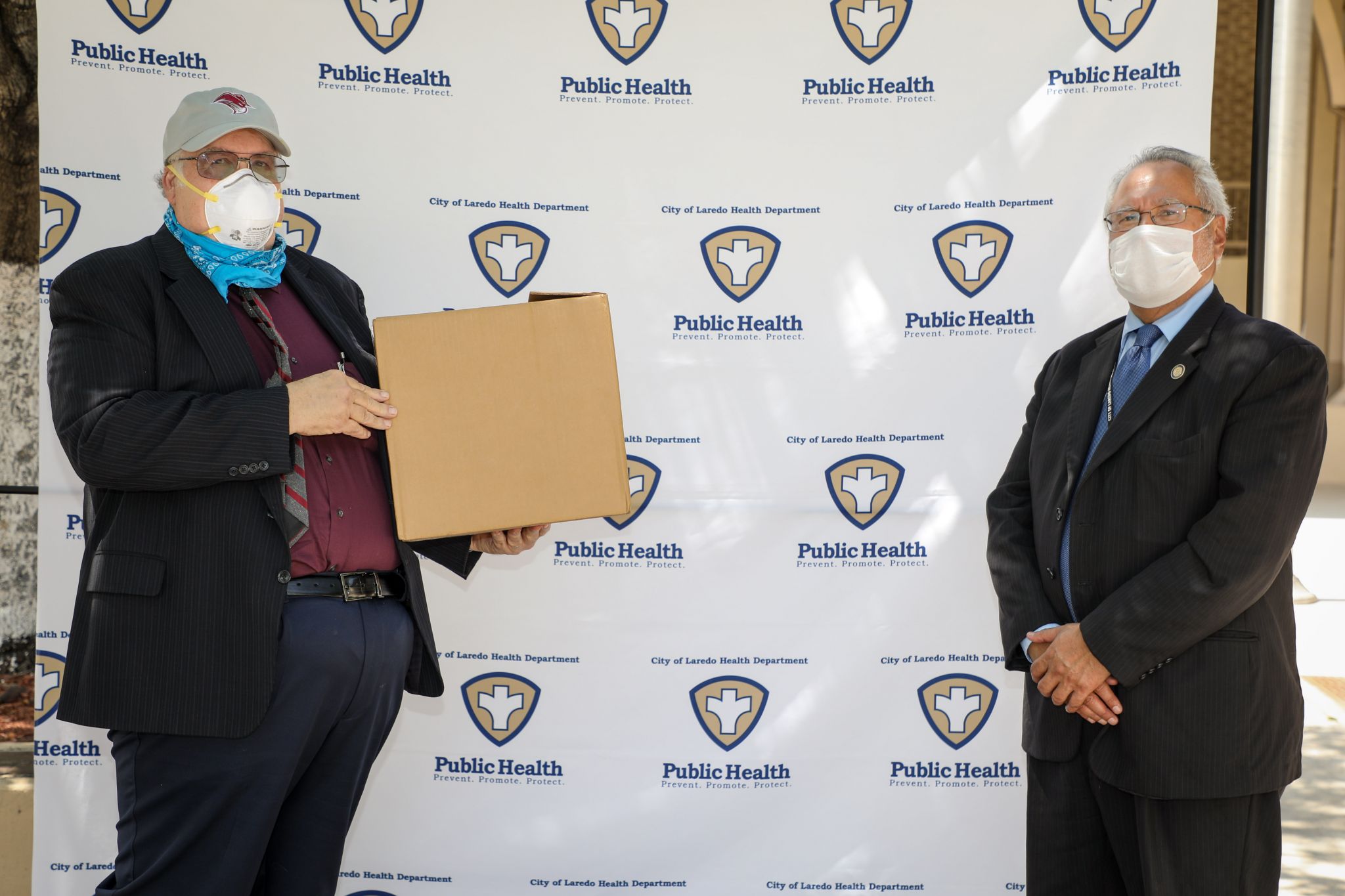 TAMIU donates 110 testing kits to City of Laredo Health Department TAMIU donates 110 testing kits to City of Laredo Health Department