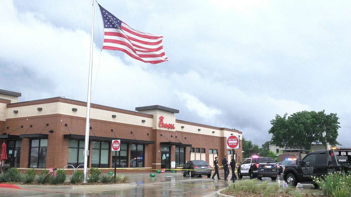 Man Found Shot Dead In Chick Fil A Parking Lot Police Say