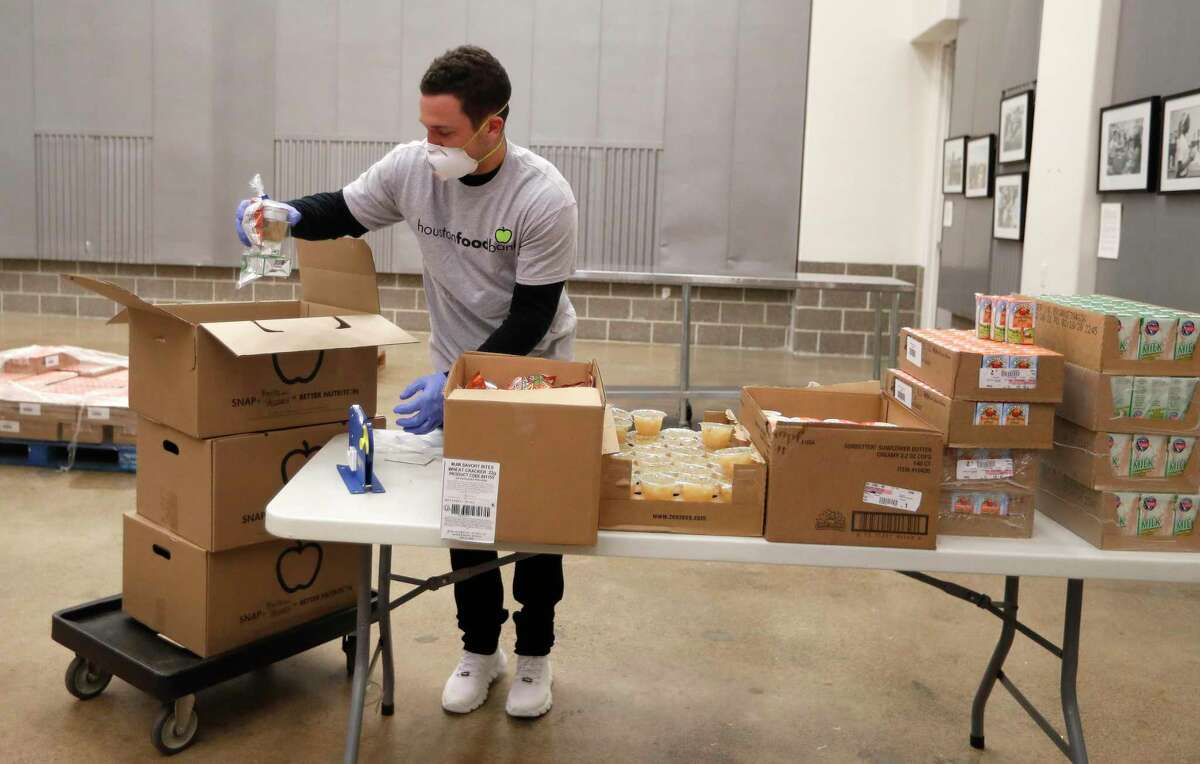 Rockets treat Houston Food Bank volunteers with lunch