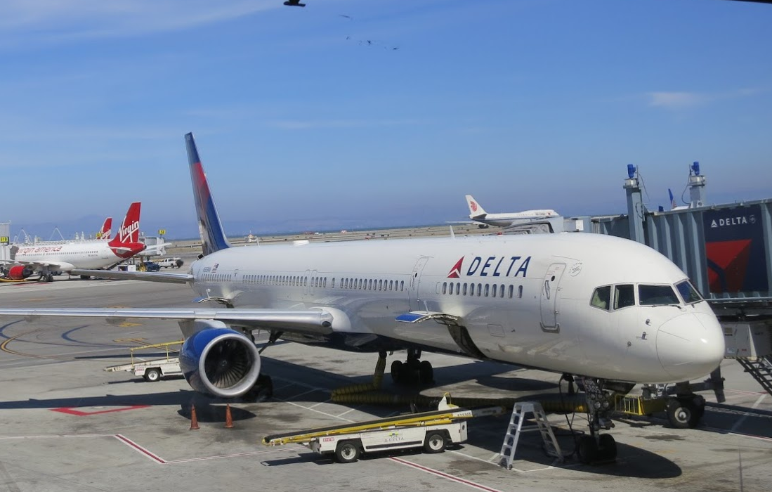 Delta temporarily stops all flights to and from Oakland airport
