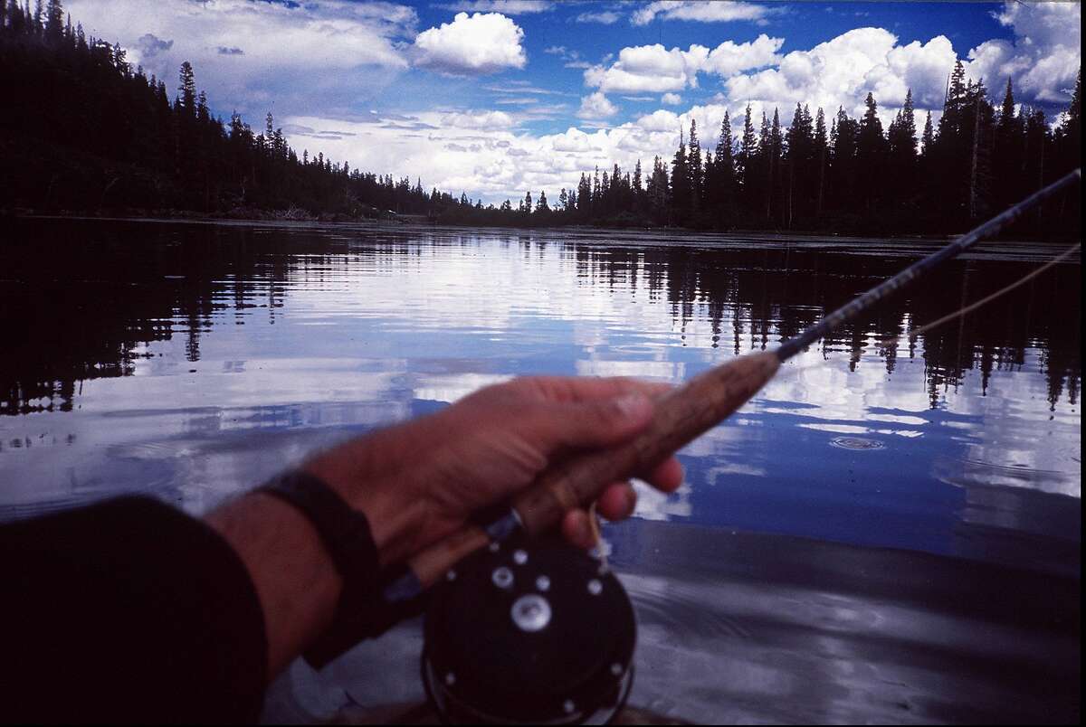 KRT TRAVEL STORY SLUGGED: SIERRA KRT PHOTOGRAPH BY JEBB HARRIS/ORANGE COUNTY REGISTER (KRT12 -May 6) A flyrod in one hand, camera in another while drifting in a float tube is one of the best ways to experience the splendors of Twin Lakes in The Mammoth Lakes Basin in California's Eastern Sierra. The region is one of the most frequently visited sport fisheries in the country, its clean, bracing waters attract outdoor enthusiasts from all over. (Jak22114) 1997 (COLOR) NO MAGS, NO SALES (Additional photos available in KRT Presslink or upon request.)