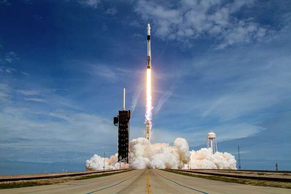 Nasa Spacex Announce Date For Launching Astronauts Houstonchronicle Com