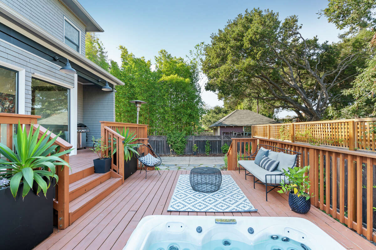 1898 historic Gold Coast original in Alameda hits the market for $2.69M