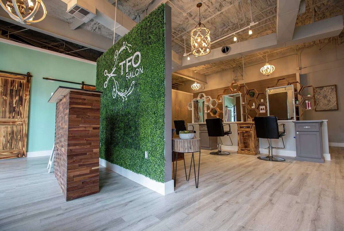 Houston S Jennifer Mills From Glamazon Model To Salon Owner Houston S Jennifer Mills From Glamazon Model To Salon Owner