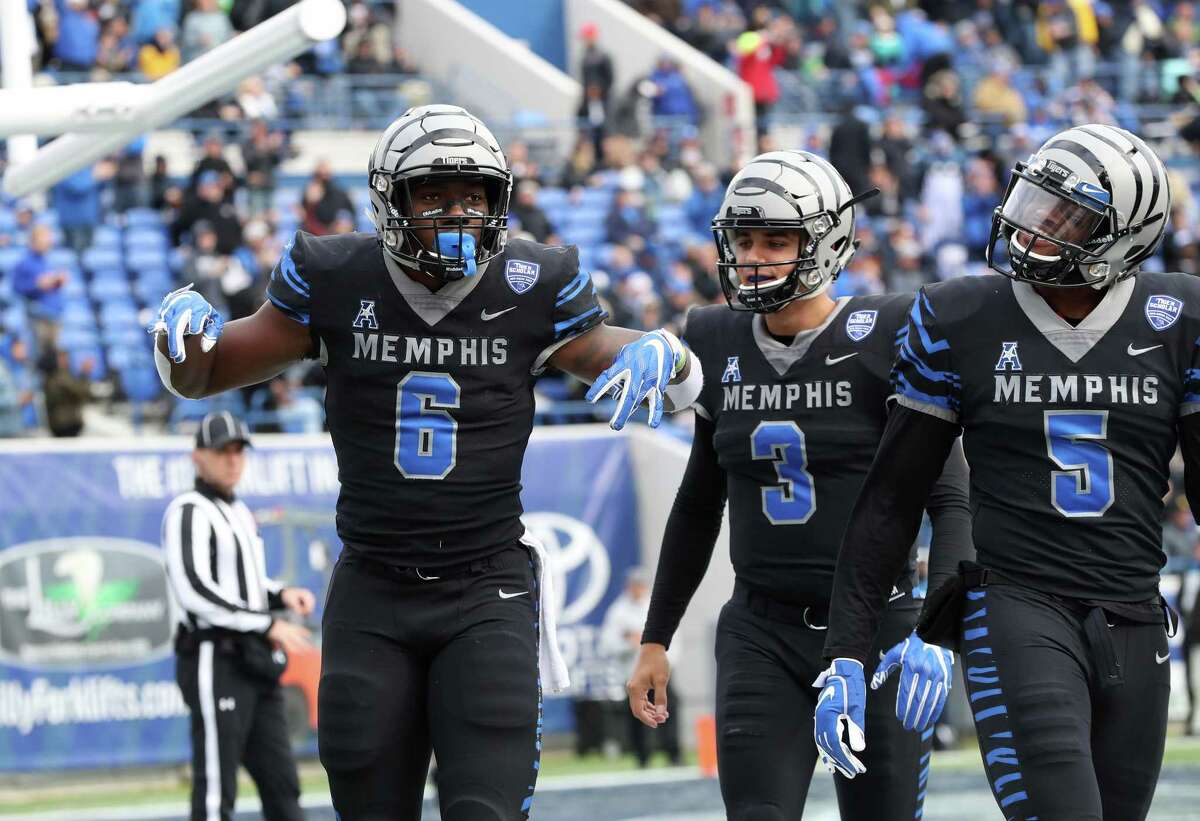 MEMPHIS, TN - NOVEMBER 23: Patrick Taylor Jr. #6 of the Memphis Tigers celebrates a touchdown against the Houston Cougars during the first half on November 23, 2018 at Liberty Bowl Memorial Stadium in Memphis, Tennessee. (Photo by Joe Murphy/Getty Images)