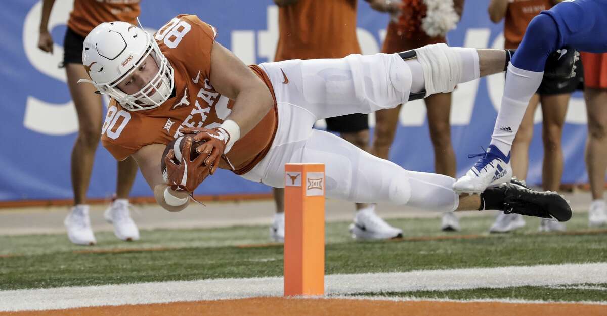Cade Brewer #80 of the Texas Longhorns dives for the pylon in the first quarter against the Tulsa Golden Hurricane at Darrell K Royal-Texas Memorial Stadium on September 8, 2018 in Austin, Texas. (Photo by Tim Warner/Getty Images)