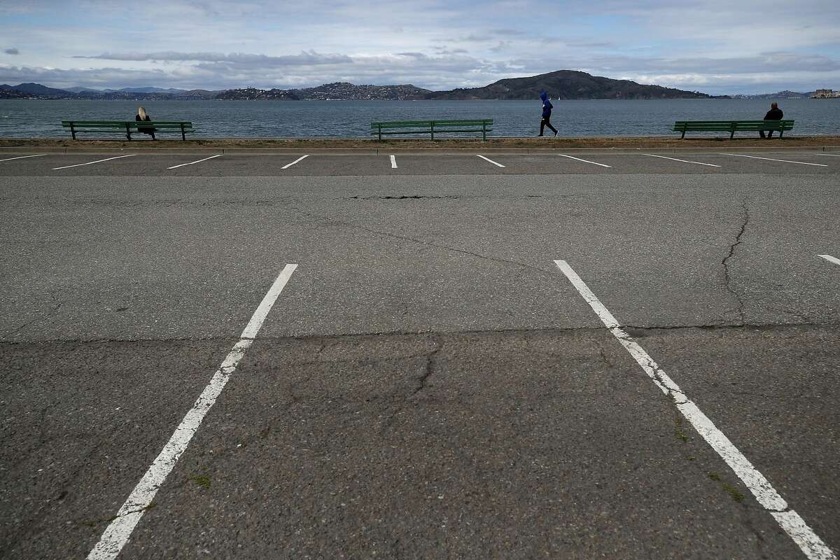 SAN FRANCISCO, CALIFORNIA - MARCH 30: People practice social distancing at the Marina Green on March 30, 2020 in San Francisco, California. Officials in seven San Francisco Bay Area counties have announced plans to extend the shelter in place order until May 1 due to coronavirus concerns. (Photo by Justin Sullivan/Getty Images)