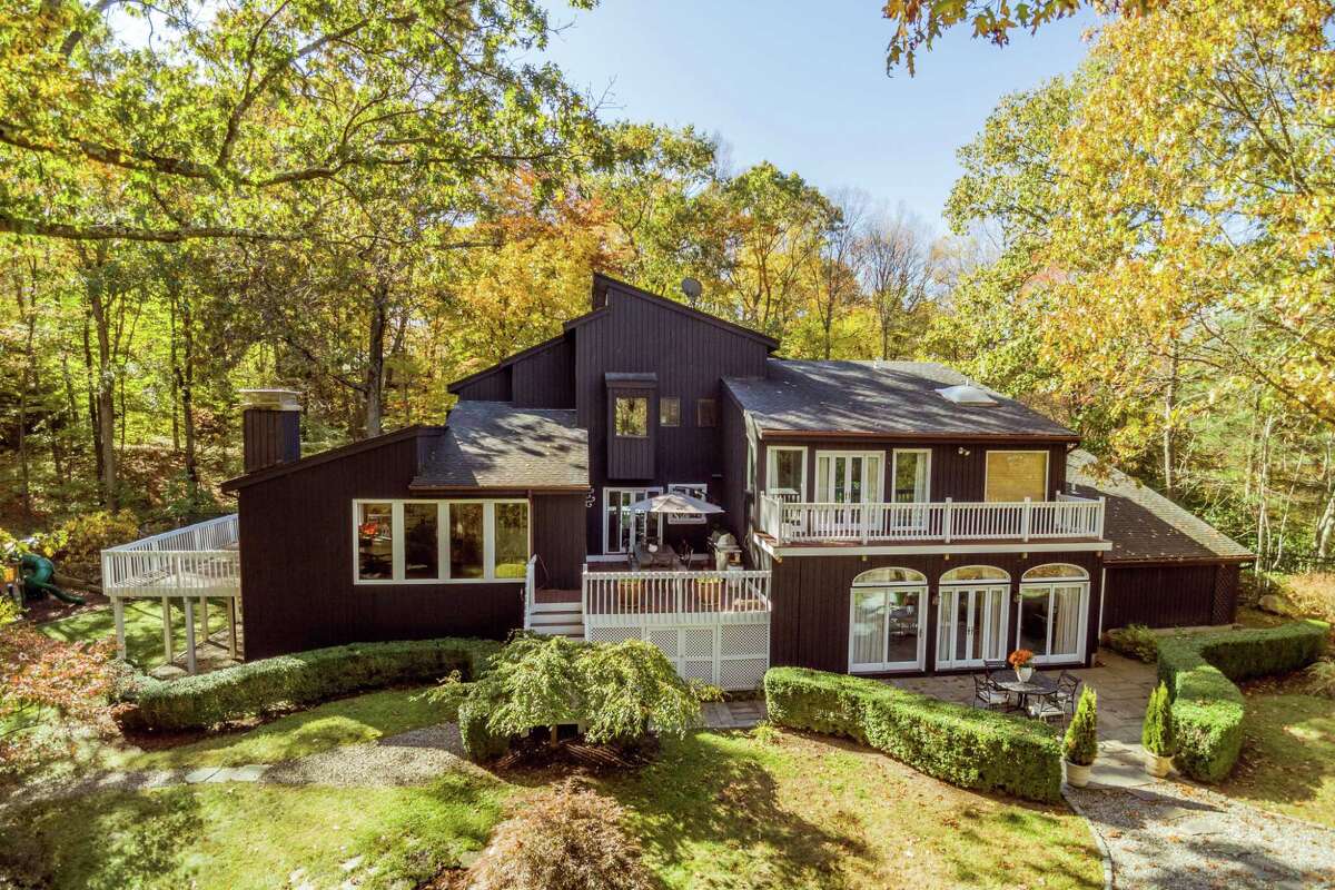 On the Market Weston contemporary boasts many interior and exterior