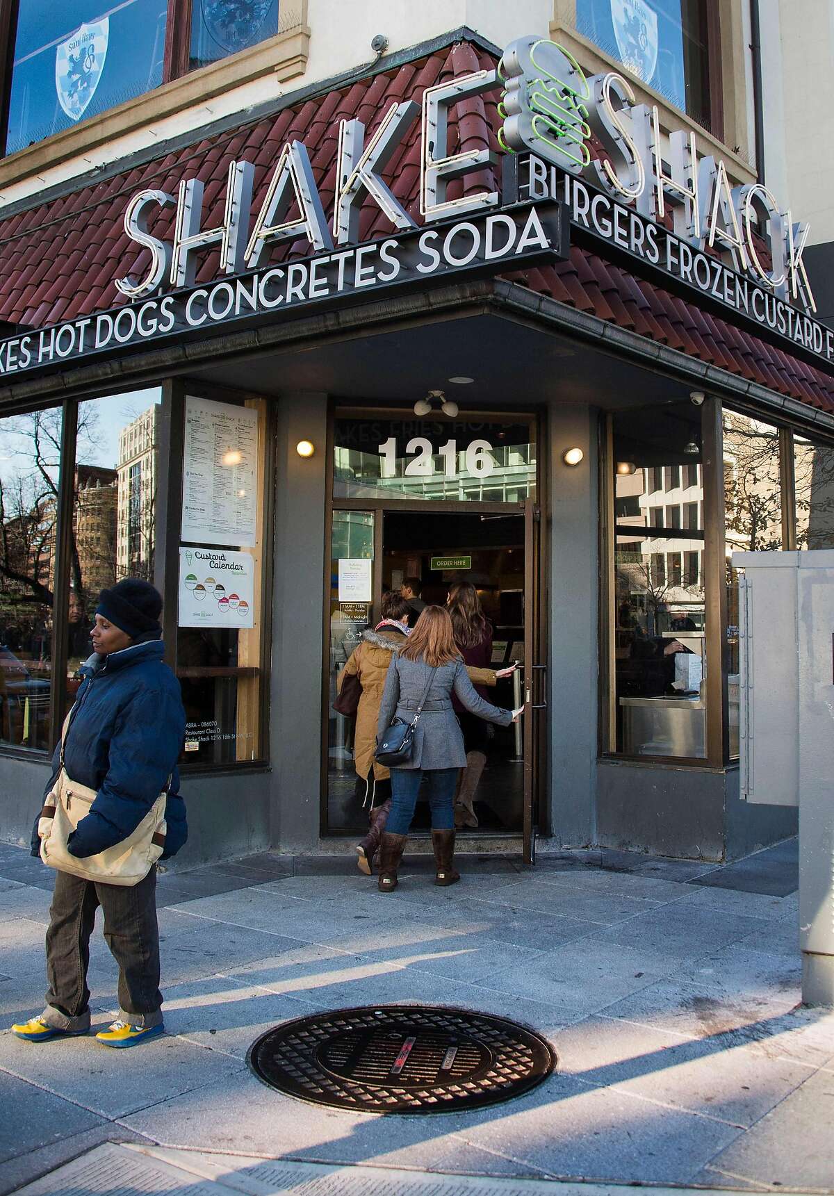 Institutions that have received, and returned, government bailout money Shake Shack Upscale burger chain Shake Shack said it had returned $10 million received from a US small business loan program, raising fresh questions about how the emergency financing is being managed as Congress negotiates over adding funding.