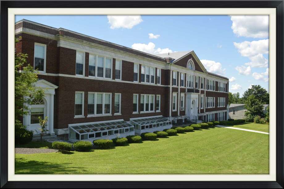 Litchfield, Region 6 school analysis includes moving students, sharing