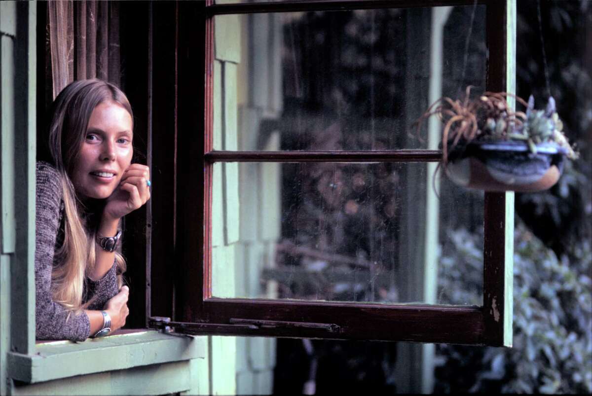 A young Joni Mitchell is luminous in Epix's two-part portrait of a rich music era in 'Laurel Canyon.'