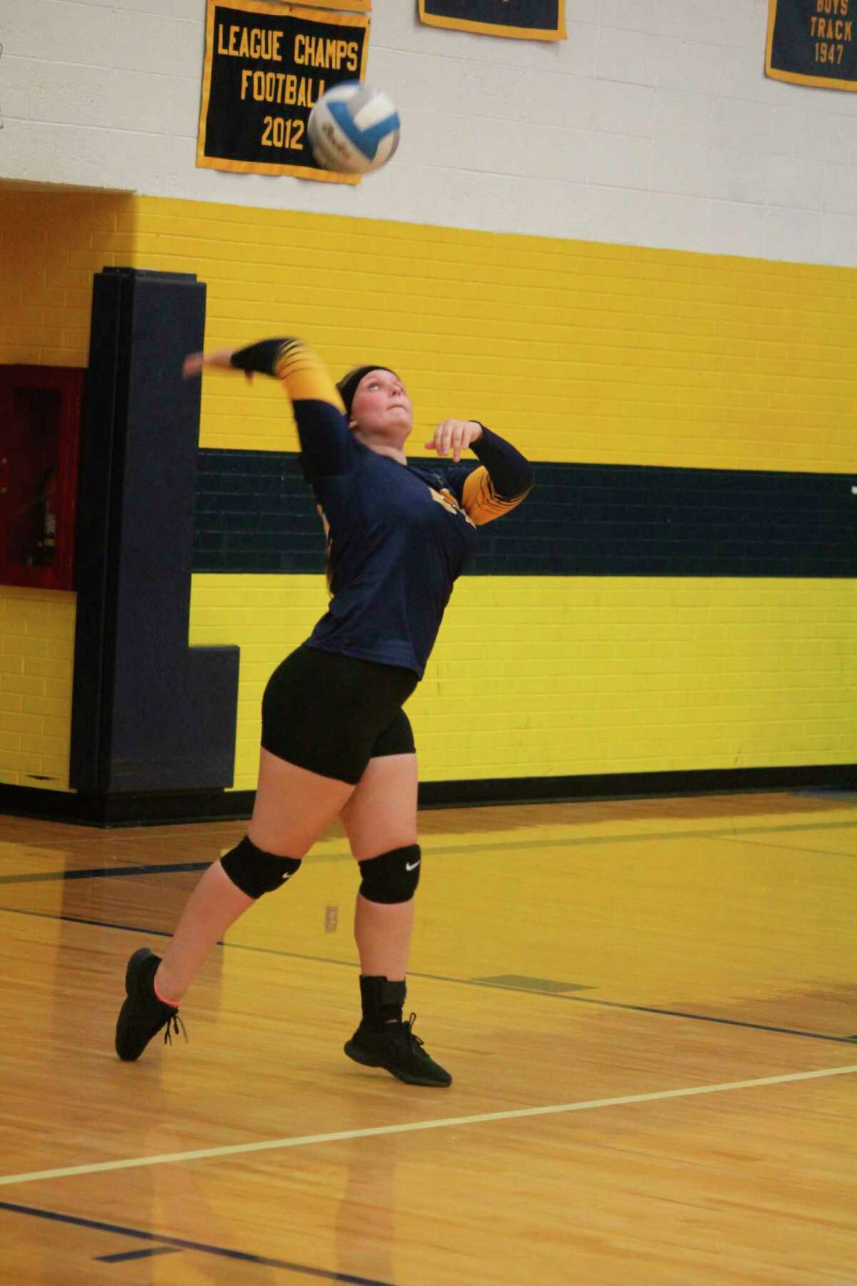 Abigail Oisten gets ready to serve during the regular season last year for Baldwin. (Star file photo)