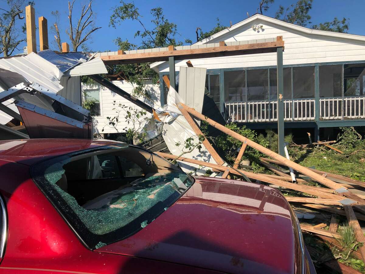 Tornado rips through East Texas city of Onalaska, killing 3 and ...