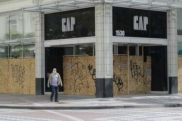 gap fashion place mall