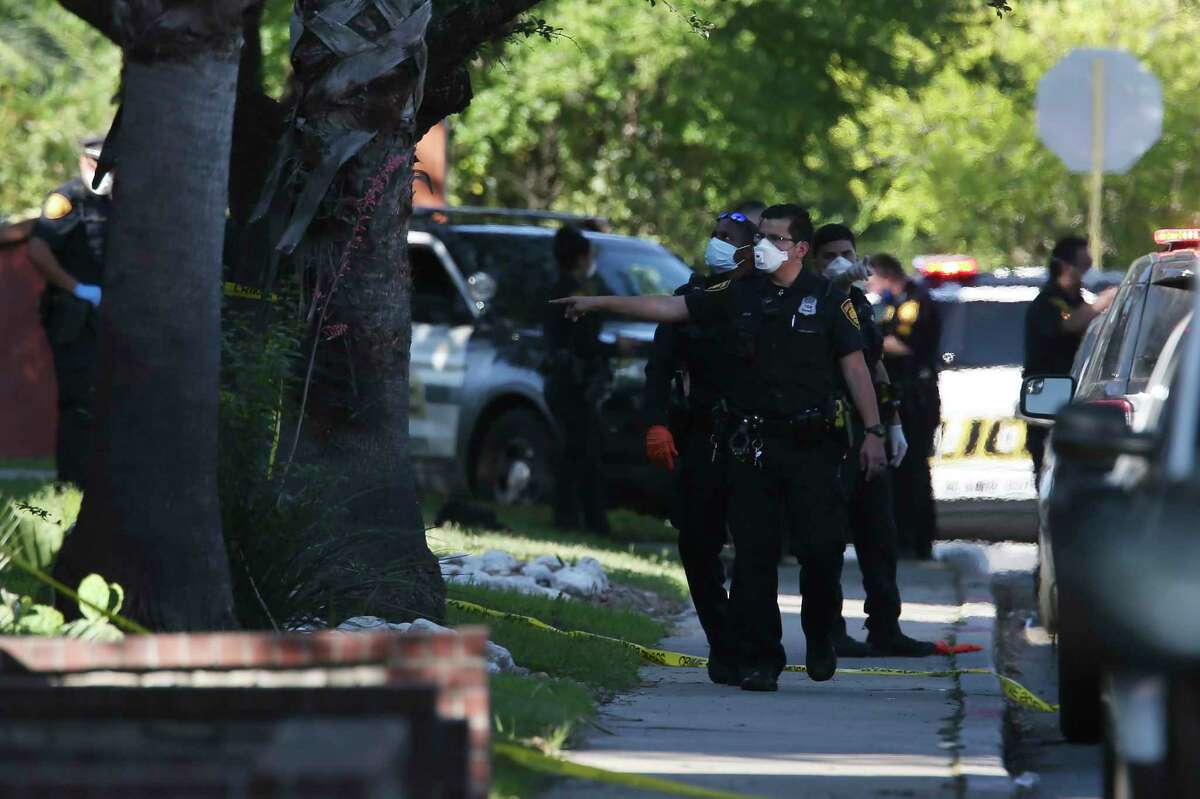 Burglary suspect wounded in West Side officerinvolved shooting