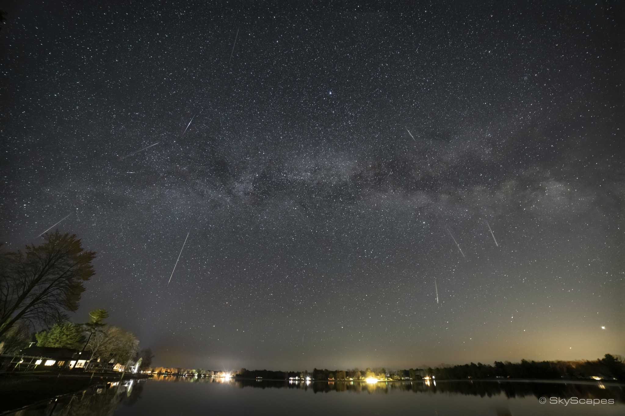 Meteor shower over Wixom Lake