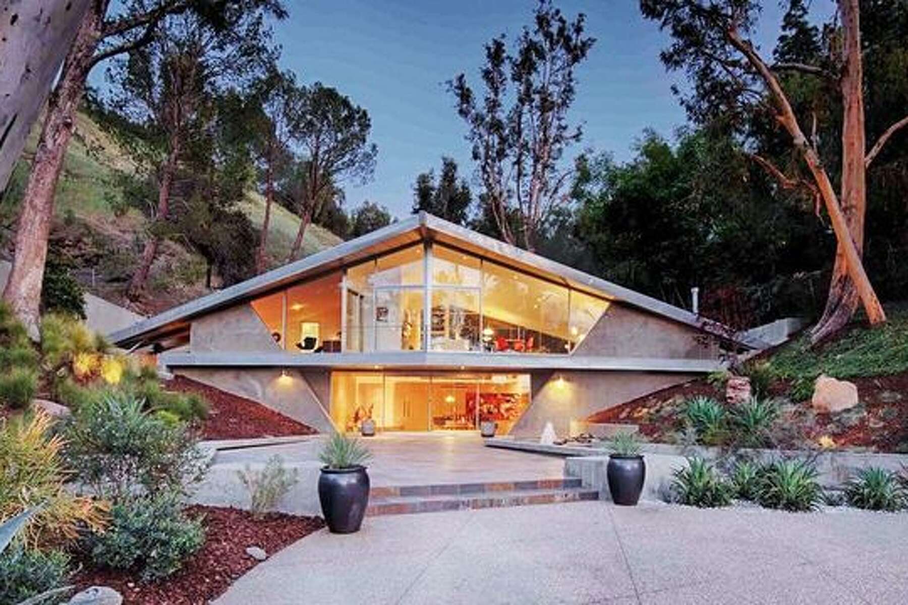 Get to the Point! Triangle House in Tarzana Is a Mind-Blowing Midcentury  Design