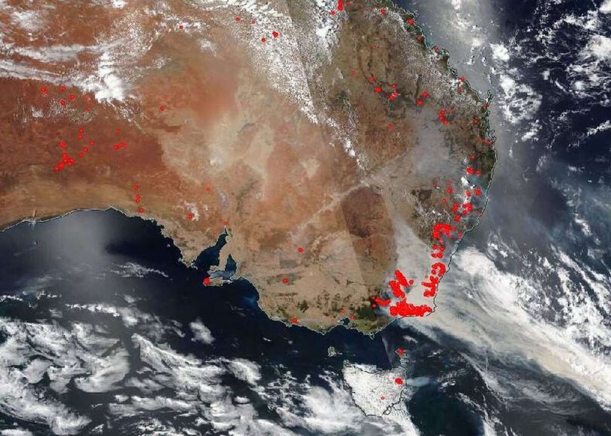Пожары в Австралии со спутника
