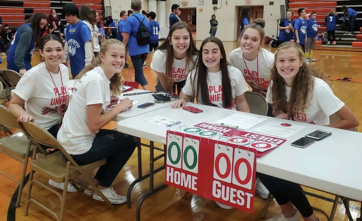 Shelton's Niski named Michael's Cup Athletic Director of Year