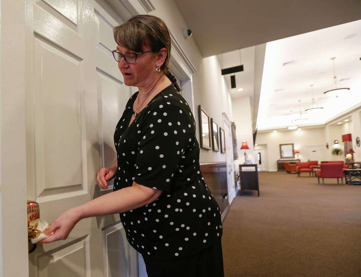 Houston funeral homes adjust business as coronavirus brings ‘fear of