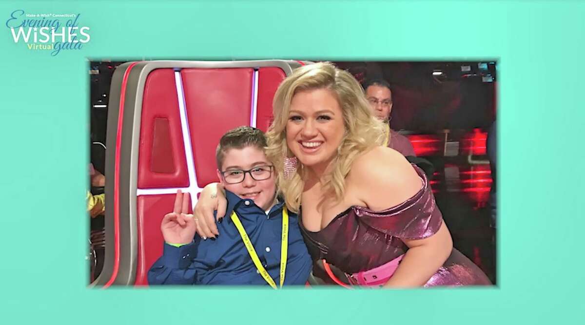 Make-A-Wish Connecticut alum Dale with Kelly Clarkson during Dale’s wish to attend a live performance of The Voice.