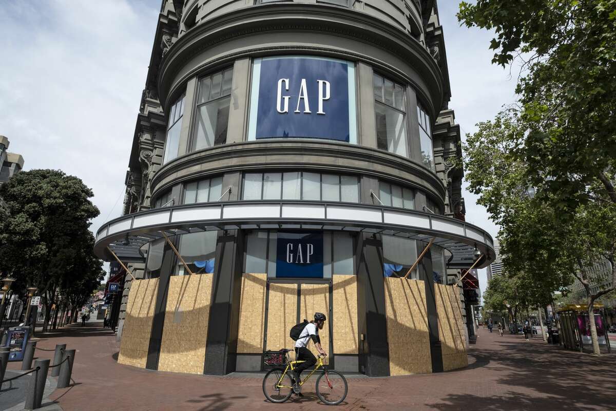 Gap closing flagship store on San Francisco's Market Street