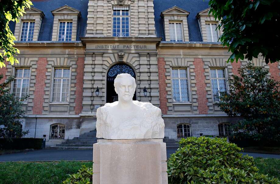 PARIS, FRANCE - APRIL 27: A plaster bust representing Louis Pasteur is seen at the entrance of the Pasteur Institute as the lockdown continues due to the coronavirus outbreak (COVID 19) on April 27, 2020 in Paris, France.The joint vaccinology laboratory a Photo: Chesnot / Getty Images