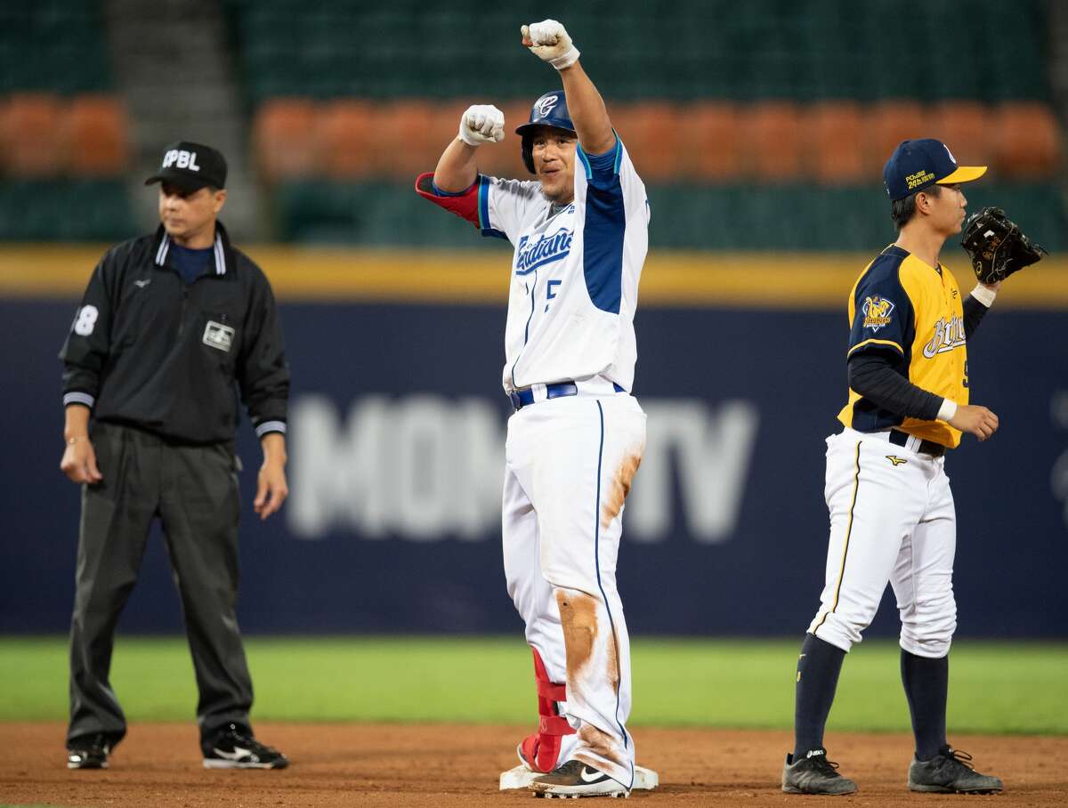 There are four teams in the league this season: the Rakuten Monkeys, the CTBC Brothers, the Fubon Guardians, and Uni-President 7-Eleven Lions. Teams consist mainly of Taiwanese professionals, but there is a significant number of former MLB players. (Each side is limited to four foreign players.)