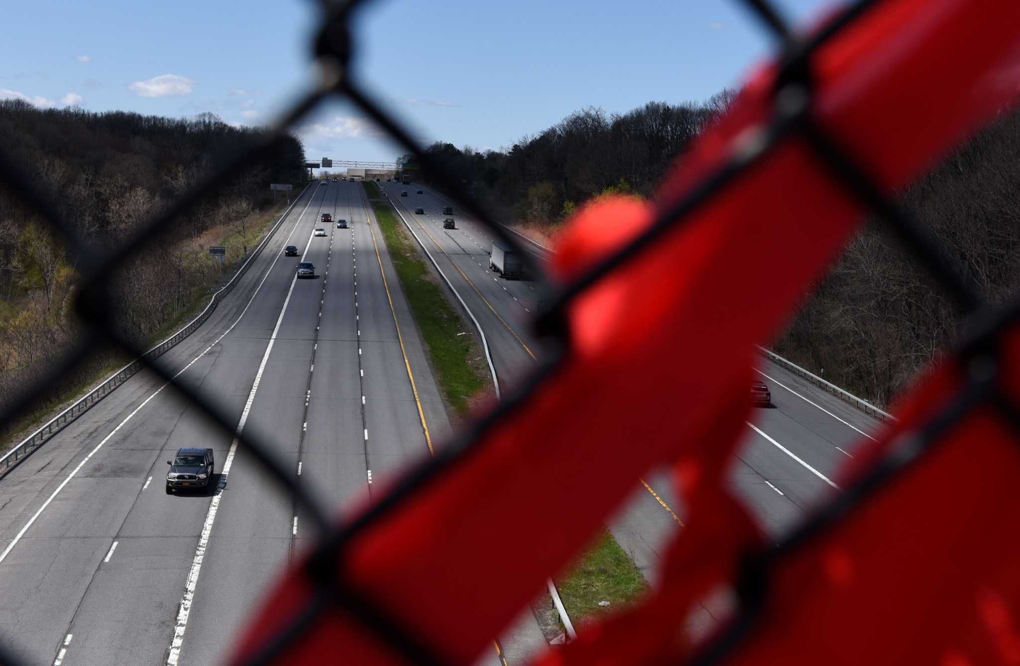 Mobile home falls off truck, blocks I90 exit ramp in Albany