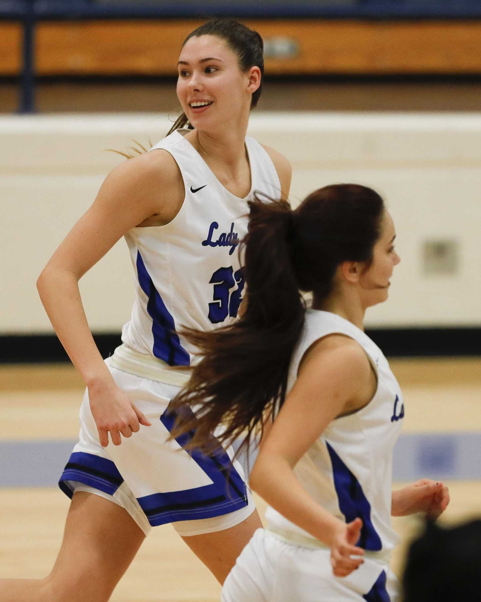 New Caney’s Tori Garza verbally commits to Oklahoma State