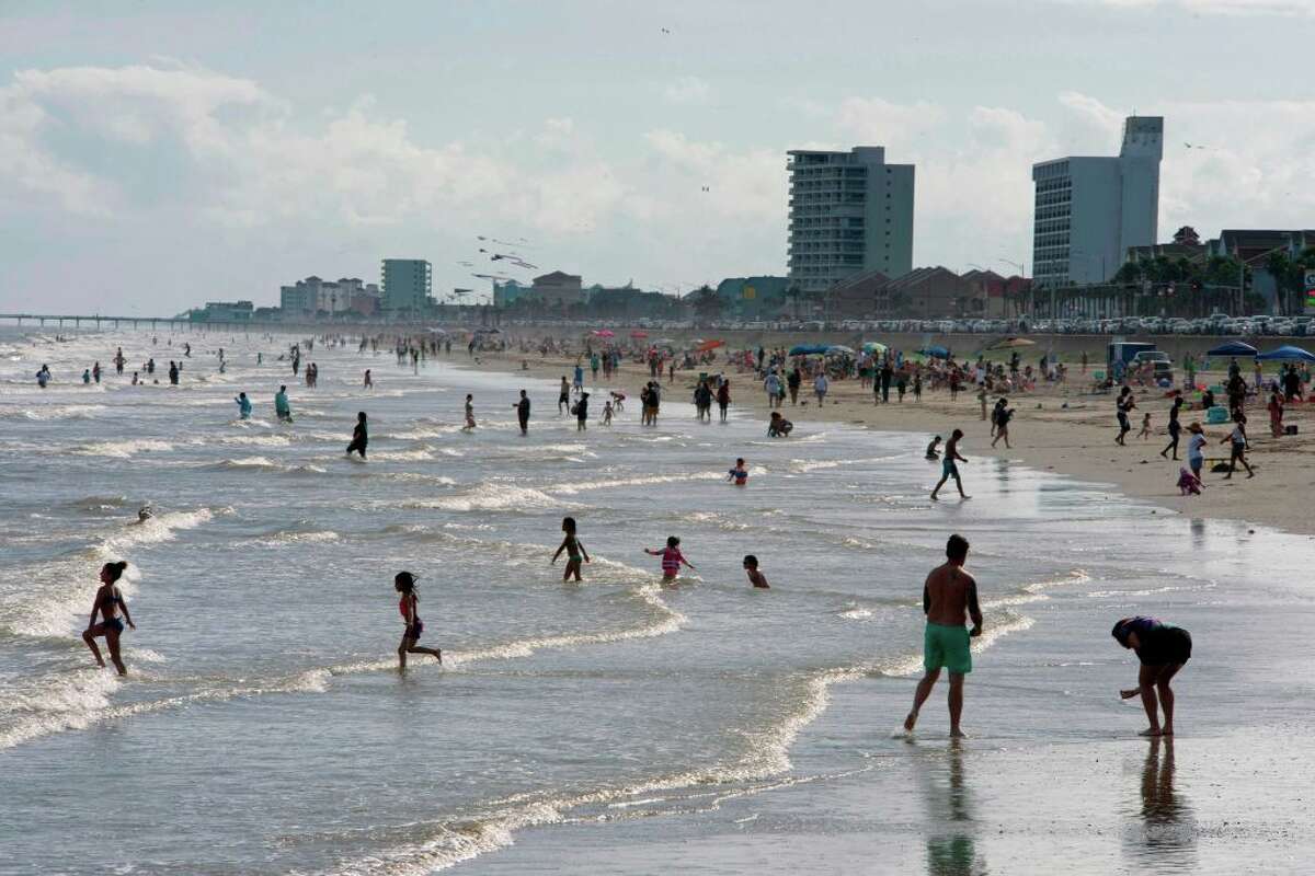 Photos Show Crowded Galveston Beaches Seawall After Abbotts Order Reopens Island Destination