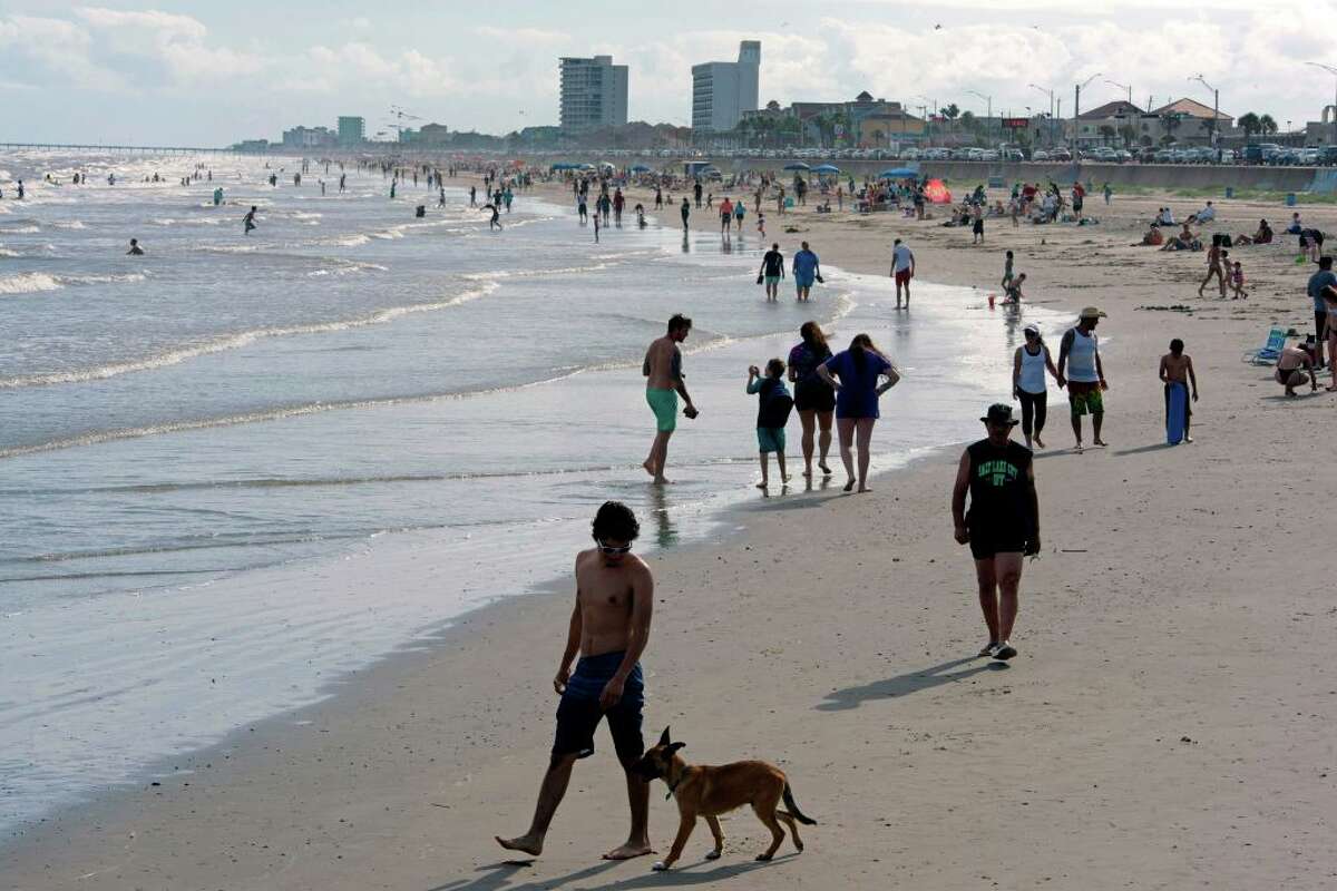 Photos Show Crowded Galveston Beaches Seawall After Abbotts Order Reopens Island Destination