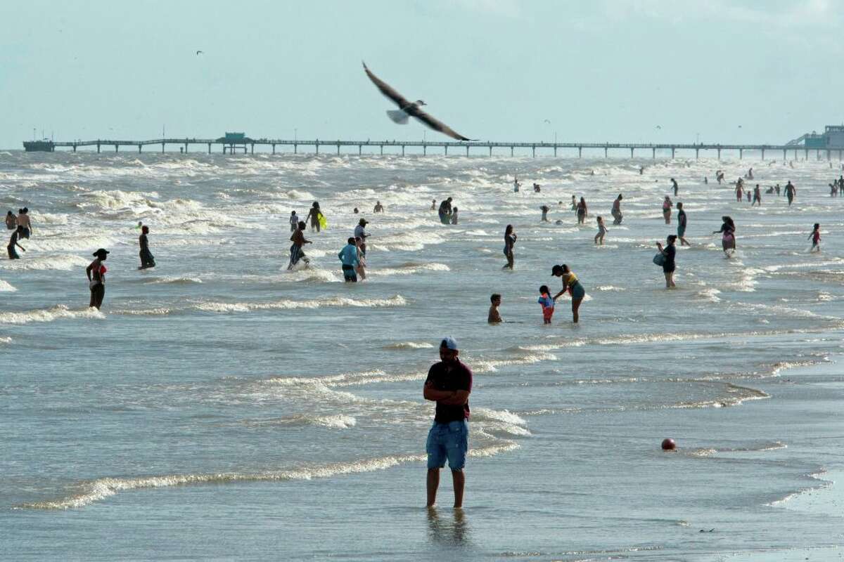 Photos Show Crowded Galveston Beaches Seawall After Abbotts Order Reopens Island Destination