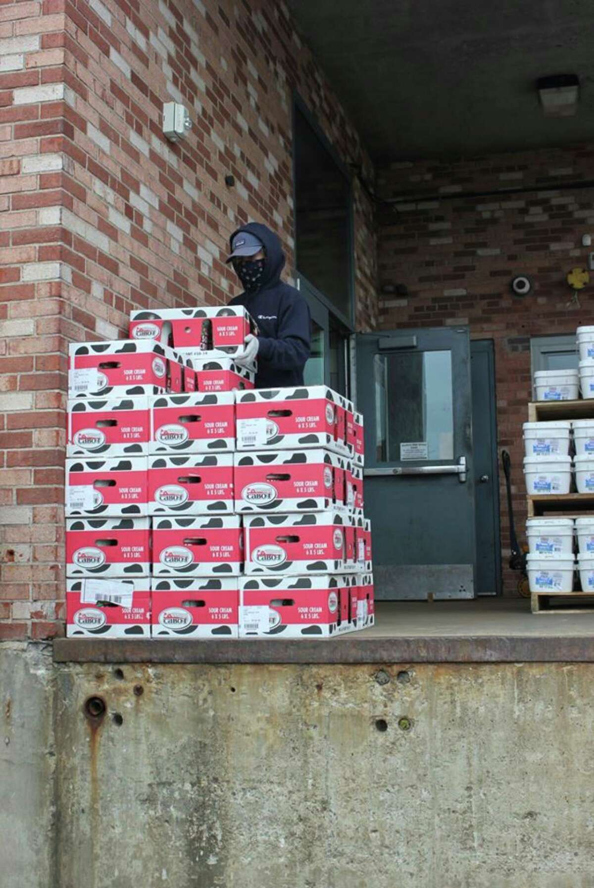 CT food pantries struggling to stock shelves as donations dwindle